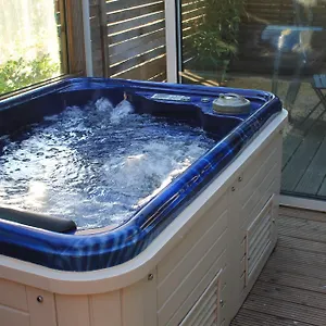 Séjour à la campagne Petit Climatisé Avec Jacuzzi Privé, Le Beausset